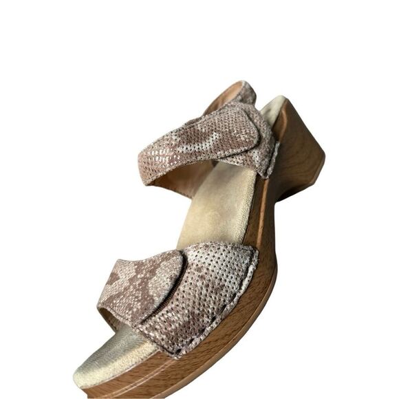 Dansko Soonet Metallic Snakeskin Strap Sandals size 39 US 8.5 9 Tan Cream - Picture 13 of 13